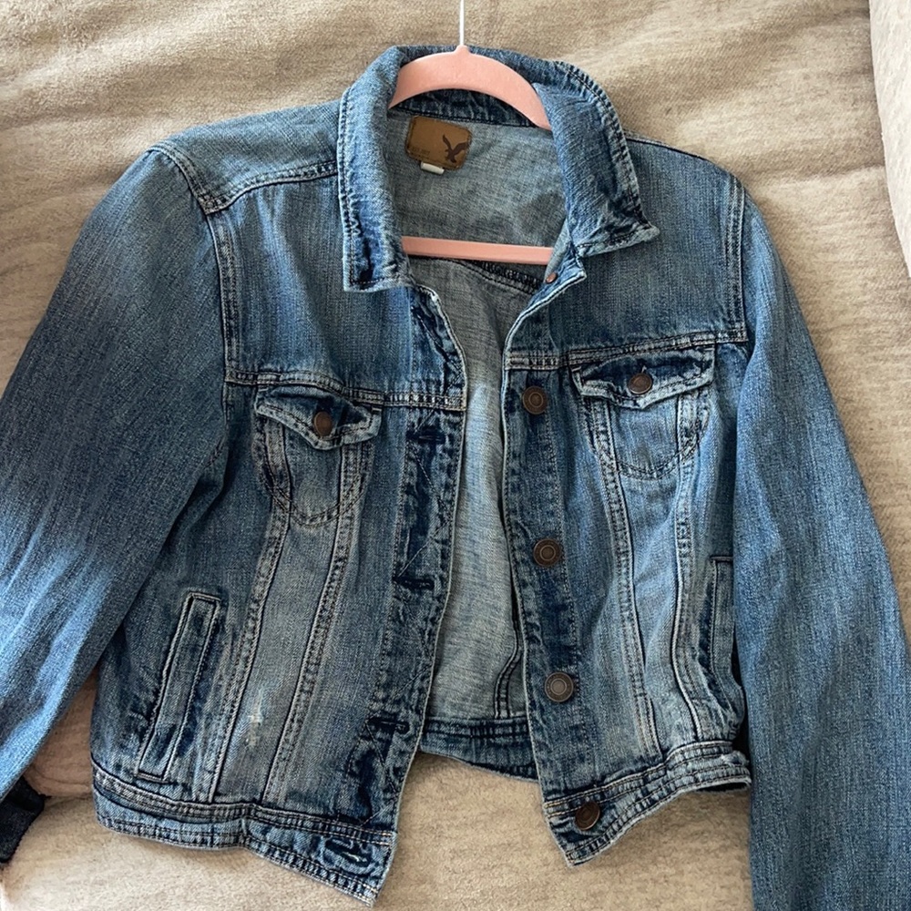 Women’s American eagle Jean jacket cropped size large